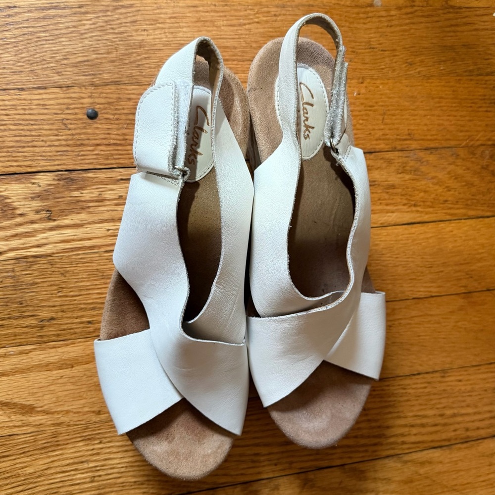 Clarks Artisan Size 9 White Leather Slingback Sandals